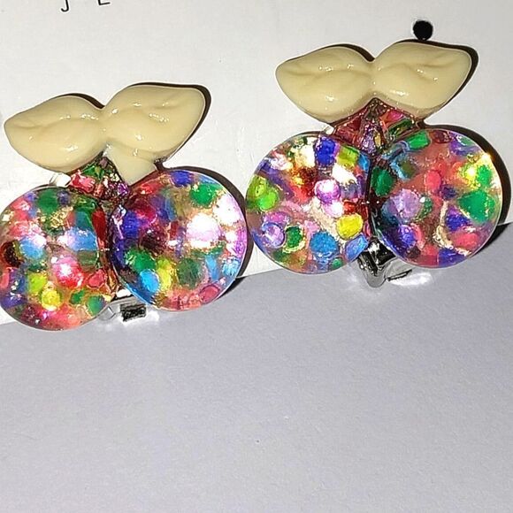 Beautiful girls clip-on cherrie bow earrings for kids - Picture 3 of 5
